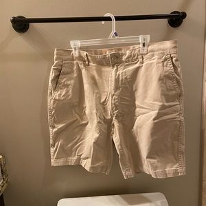 Men’s size XL 7” H&M slim fit Khaki shorts